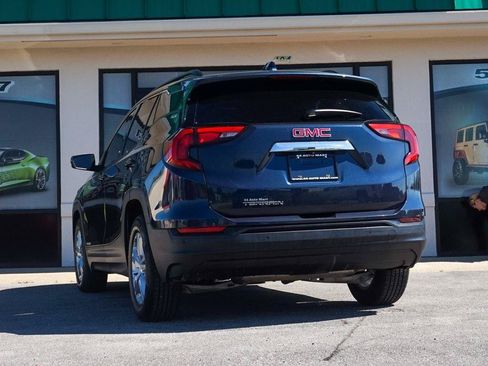 Used 2019 GMC Terrain SLE w/ Driver Convenience Package FWD image 4