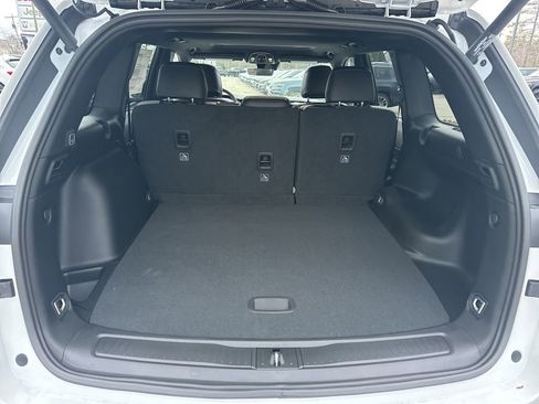 New 2025 Jeep Grand Cherokee Altitude image 26