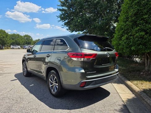 Used 2018 Toyota Highlander XLE FWD image 3