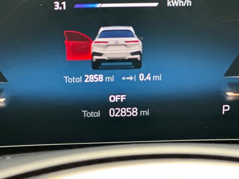 Used 2025 BMW iX xDrive50 w/ Premium Package image 31