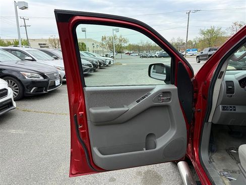 Used 2014 Nissan Frontier SV w/ SV Value Truck Package image 16