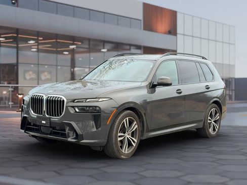 Used 2025 BMW X7 xDrive40i w/ M Sport Package image 2
