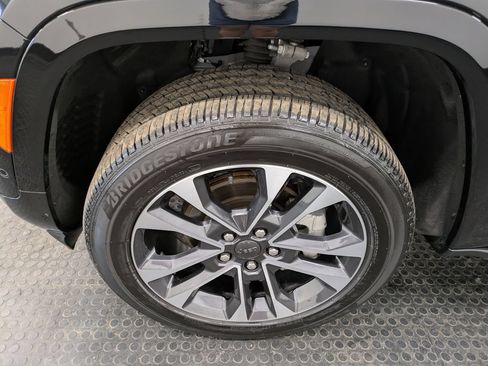 Used 2025 Jeep Grand Cherokee Overland AWD/4WD image 7