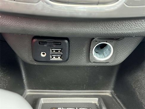 Certified 2023 Chevrolet Traverse Premier image 32