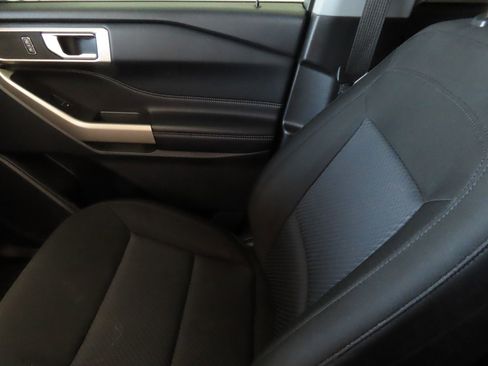 Certified 2022 Ford Explorer XLT RWD image 22