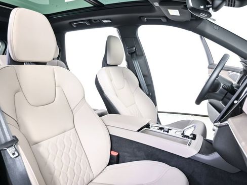 Certified 2026 Volvo XC90 B6 Plus w/ Protection Package Premier image 26