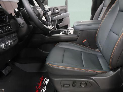 Used 2025 GMC Yukon AT4 AWD/4WD image 23