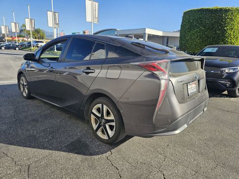 Used 2016 Toyota Prius Four Touring image 3