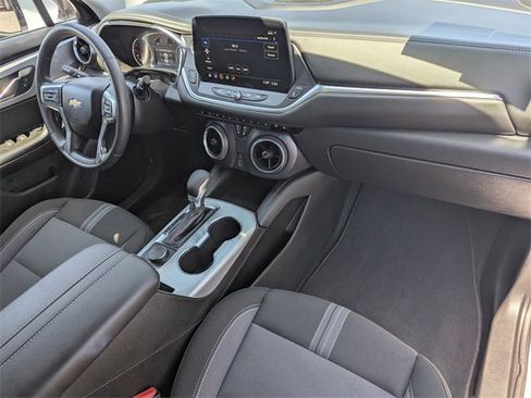 Used 2025 Chevrolet Blazer LT image 12