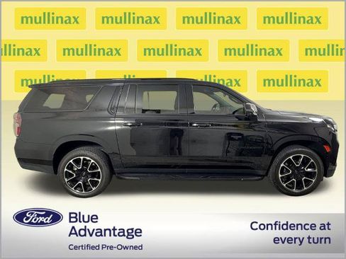 Used 2023 Chevrolet Suburban RST w/ Sport Performance Package AWD/4WD image 2