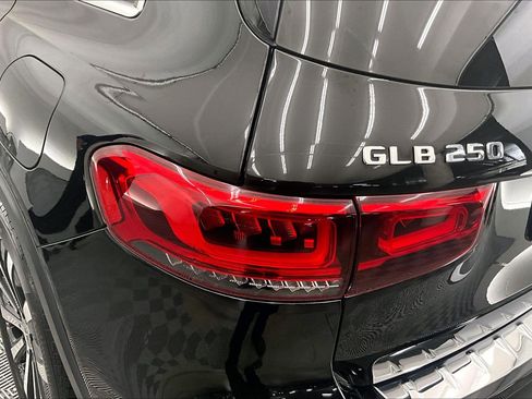 Certified 2022 Mercedes-Benz GLB 250 image 27