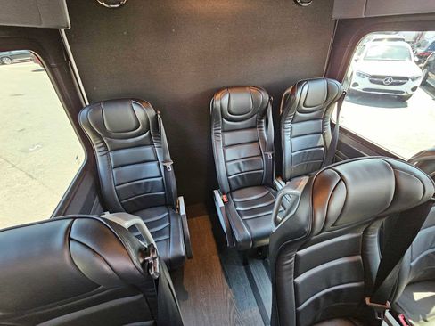 Used 2024 Mercedes-Benz Sprinter 3500 image 17