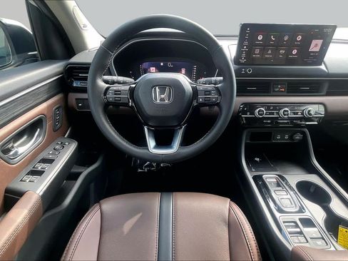 Used 2026 Honda Pilot image 6