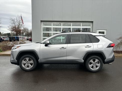 Used 2022 Toyota RAV4 XLE image 2