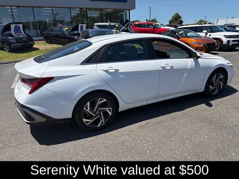 Certified 2025 Hyundai Elantra Limited FWD image 3