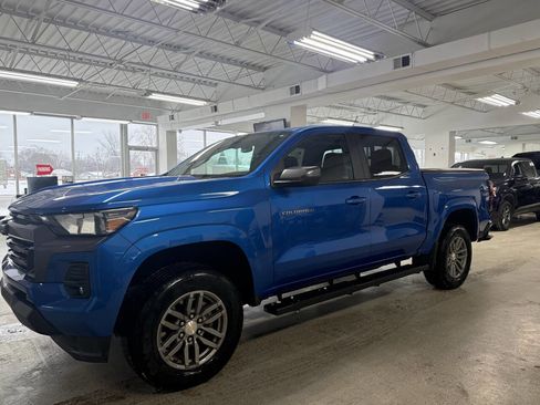 Used 2023 Chevrolet Colorado LT w/ LT Convenience Package II image 3
