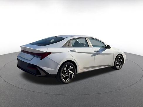 Used 2025 Hyundai Elantra Limited image 14