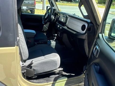Used 2026 Jeep Wrangler Sport AWD/4WD image 17