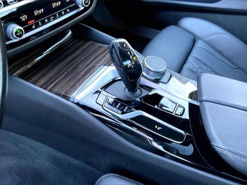 Used 2021 BMW 530i xDrive w/ Convenience Package image 18