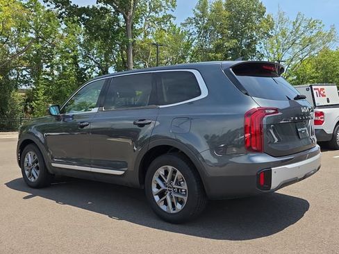 Used 2024 Kia Telluride LX FWD image 3