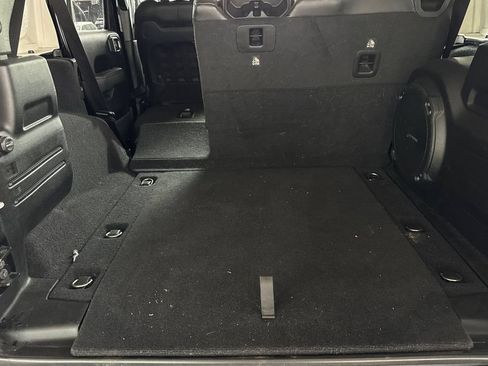 Used 2019 Jeep Wrangler Unlimited Rubicon AWD/4WD image 18