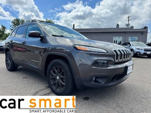 Used 2017 Jeep Cherokee Latitude w/ Cold Weather Group AWD/4WD image 1
