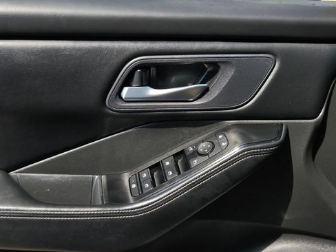 Used 2025 Nissan Rogue SV FWD image 33