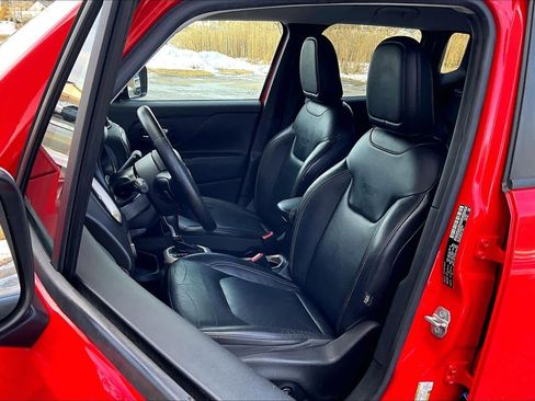 Used 2016 Jeep Renegade Limited image 8