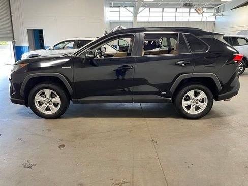Used 2021 Toyota RAV4 LE AWD/4WD image 6