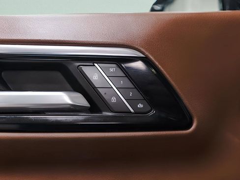 Used 2025 Chevrolet Suburban High Country image 27