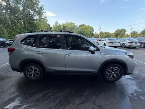 Used 2020 Subaru Forester Premium AWD/4WD image 6