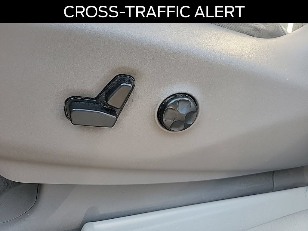 Used 2017 Chrysler Pacifica Touring-L Plus FWD image 19