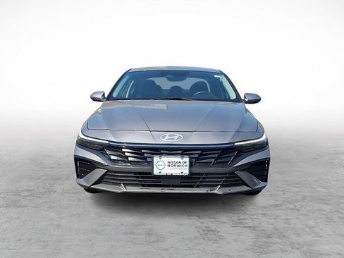 Used 2025 Hyundai Elantra SEL FWD image 2