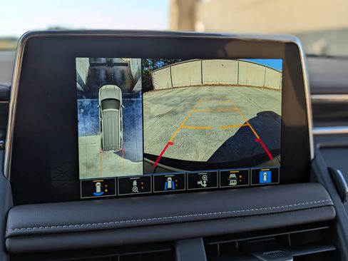 Used 2023 GMC Yukon XL SLT w/ SLT Luxury Package image 28