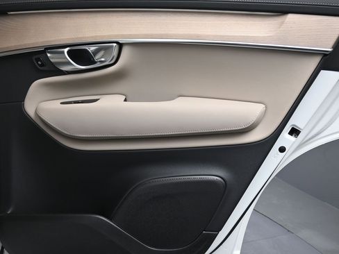 New 2026 Volvo XC90 B6 Plus w/ Protection Package Premier image 14