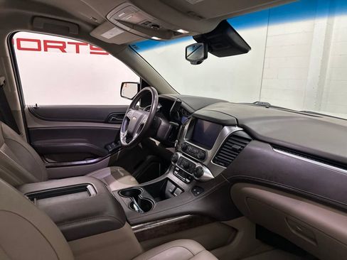 Used 2020 Chevrolet Suburban LT w/ Luxury Package RWD image 61