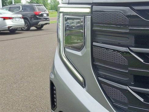 Used 2023 GMC Sierra 1500 Elevation image 10