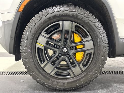 Used 2023 Rivian R1S Adventure AWD/4WD image 9