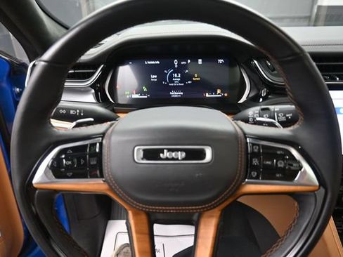 Used 2023 Jeep Grand Cherokee Summit AWD/4WD image 19