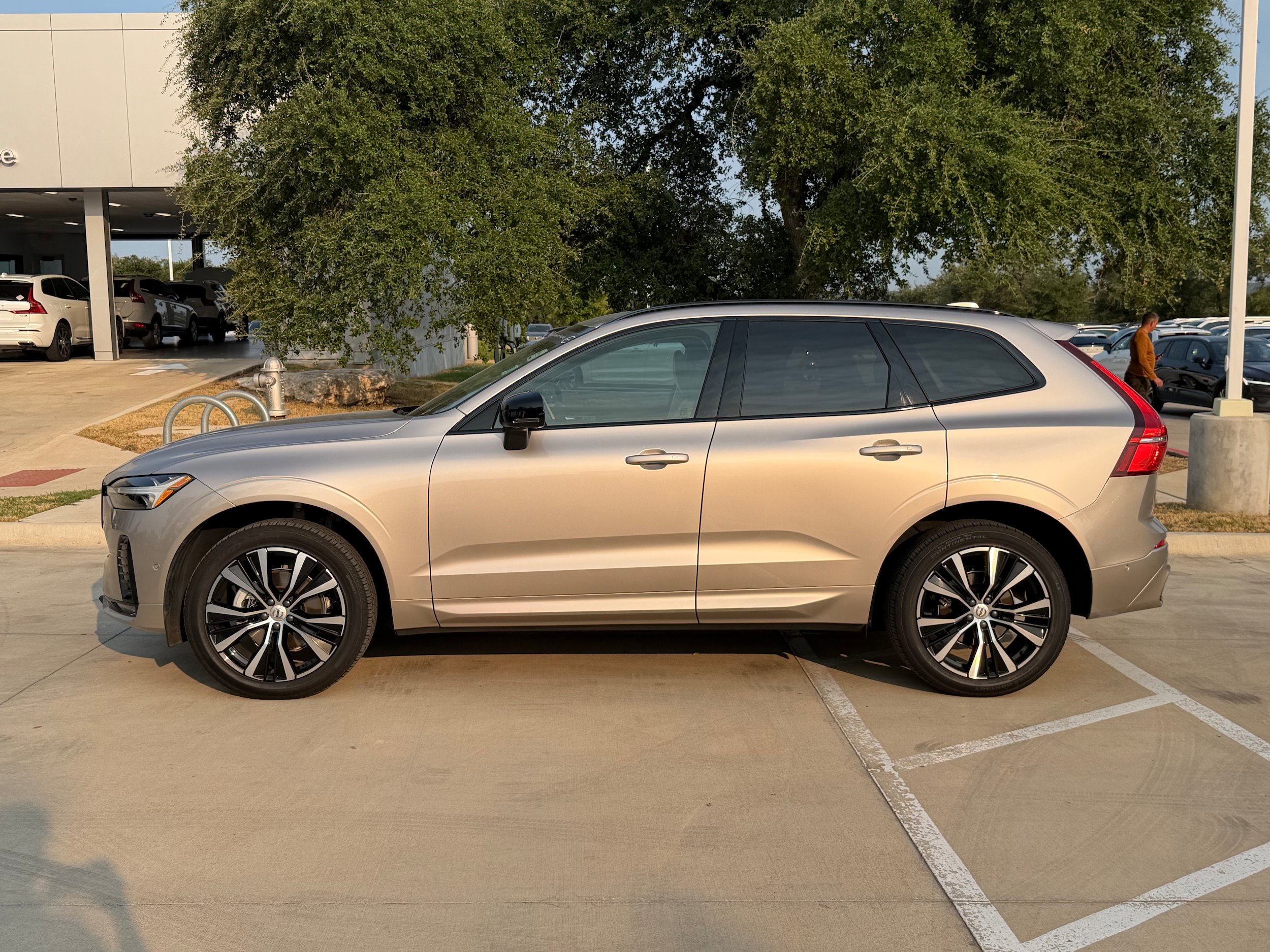Certified 2024 Volvo XC60 B5 Ultimate AWD/4WD image 3