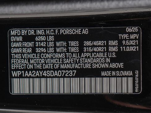 Used 2025 Porsche Cayenne AWD/4WD image 20