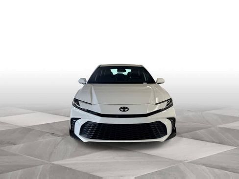 Used 2025 Toyota Camry SE FWD image 3