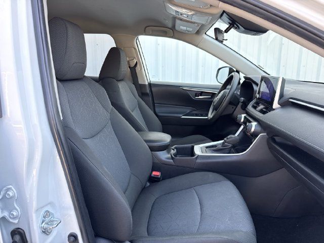 Used 2025 Toyota RAV4 XLE FWD image 29