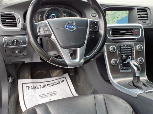 Used 2016 Volvo V60 T5 image 9