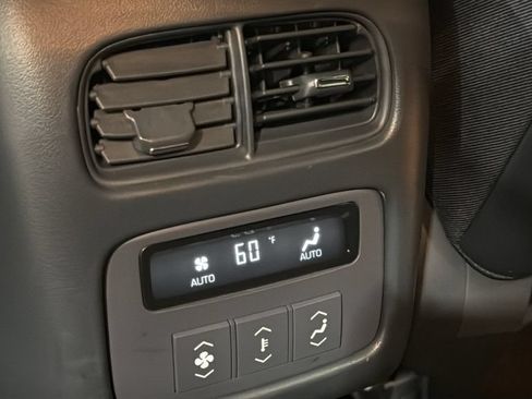 Used 2011 Cadillac DTS Limousine FWD image 21