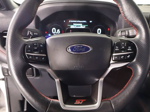 Used 2025 Ford Explorer ST RWD image 3