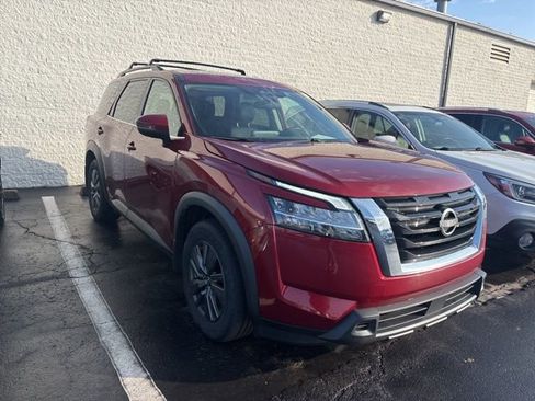 Used 2022 Nissan Pathfinder SV w/ SV Premium Package image 3