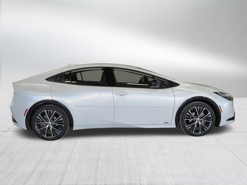 Used 2024 Toyota Prius XLE image 8