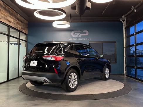 Used 2021 Ford Escape SE w/ Convenience Package image 3