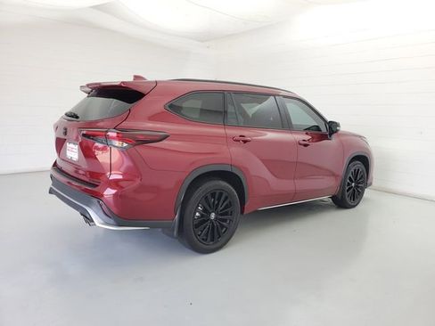 Used 2025 Toyota Highlander XSE AWD/4WD image 5